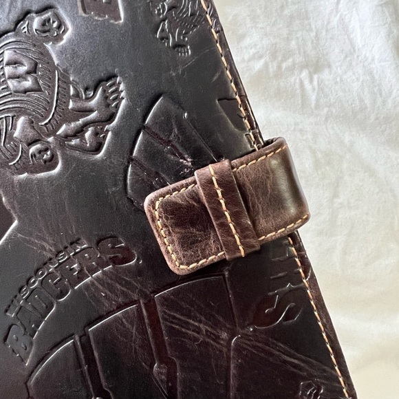 Fossil | Brown Leather Agenda Day Planner Cover | Wisconsin Badgers - Picture 6 of 8